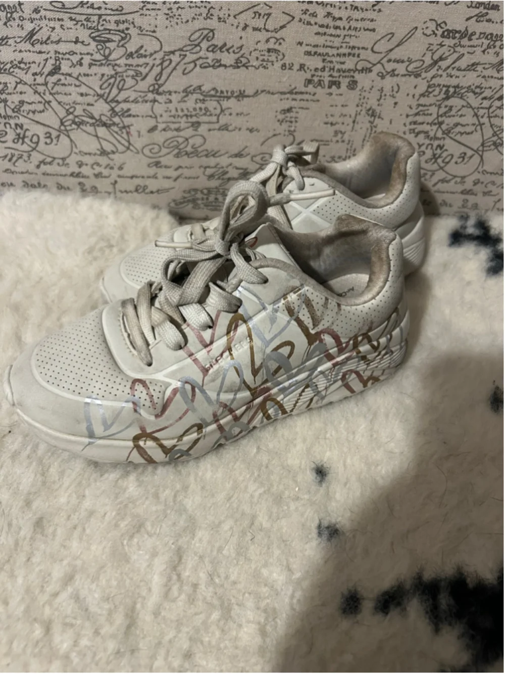 Skechers Sneakers White with Gold and Silver Heart Print